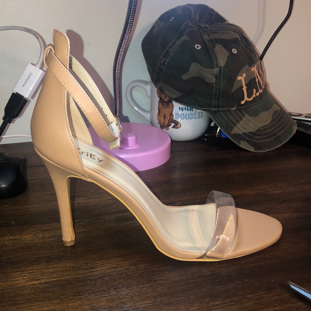 High Heels - Picture 2 of 6